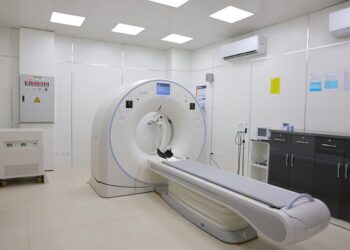 Guía Completa: ¿Cómo Caminan las Personas con Parkinson?
