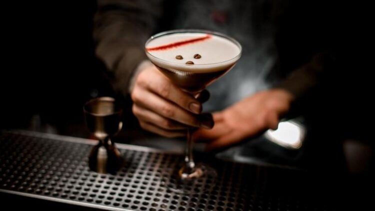 Cocteles Populares que Dominarán las Tendencias del 2023