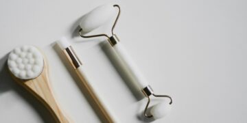 Rutina de noche con cosmética natural: paso a paso para despertar con una piel radiante