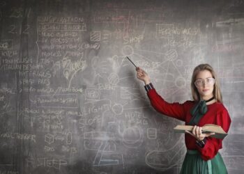 Persona estudiando con técnicas basadas en neurociencia