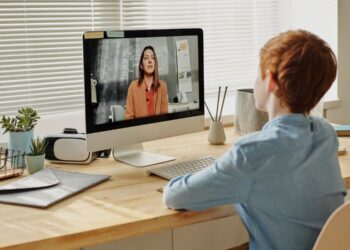 Formación online frente a la educación presencial